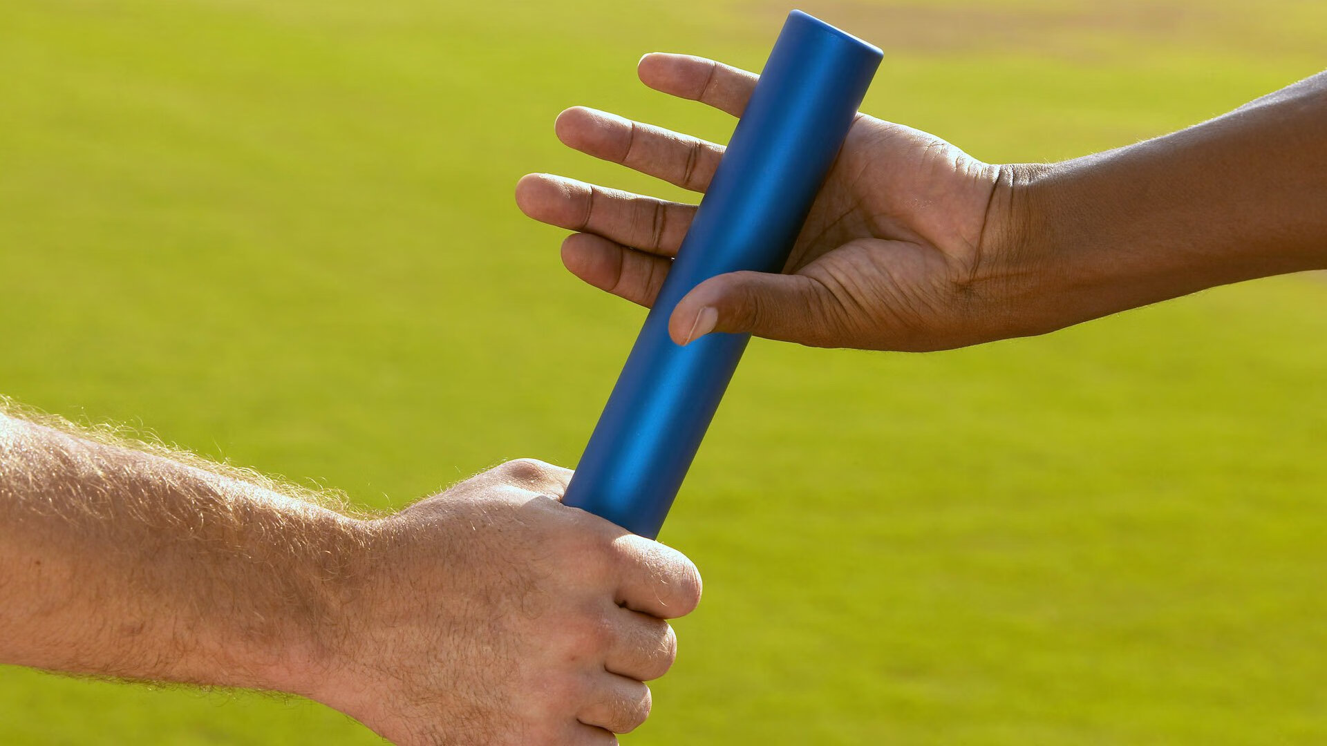 中国短道速滑队世锦赛夺金 展现冰上速度与团队力量