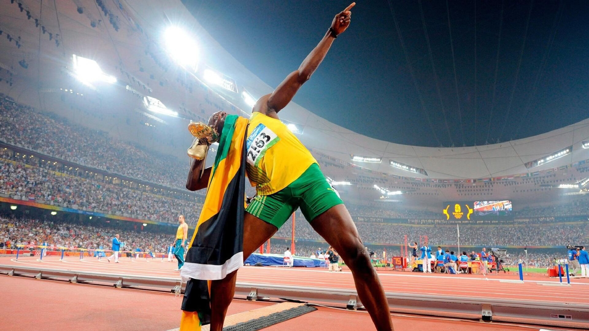 欧冠决赛巅峰对决，皇马绝杀多特蒙德，第15次捧起大耳朵杯